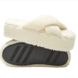 NWOT Victoria's Secret PINK Co-zzzy Cream Fuzzy Fleece Platform Slippers